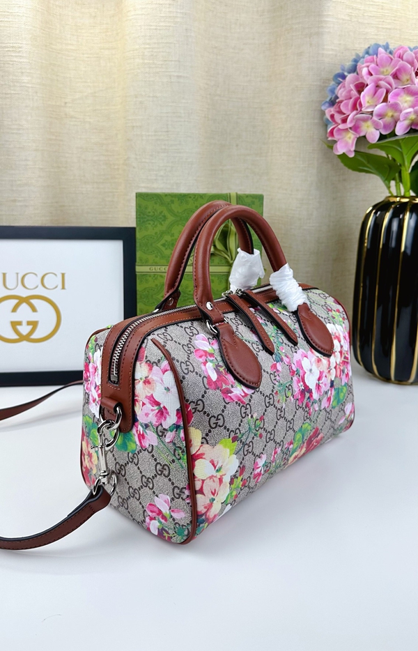 激安グッチバッグコピー背面デザイン